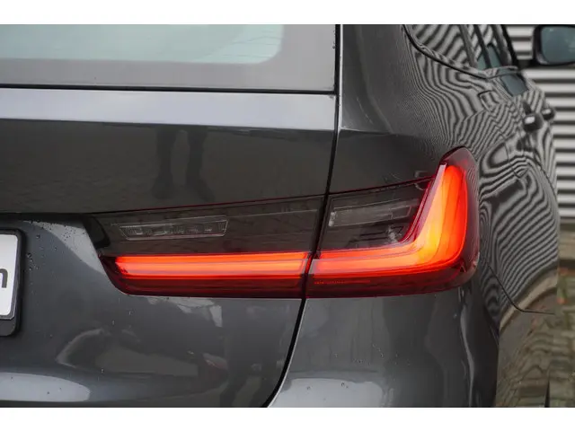 BMW 3 Serie Touring 330e 2021 Hybride Benzine 23