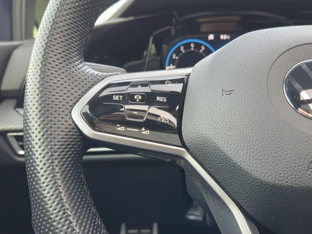 Volkswagen Golf 1.5 eTSI R-Line Business+ 2021 Benzine 10