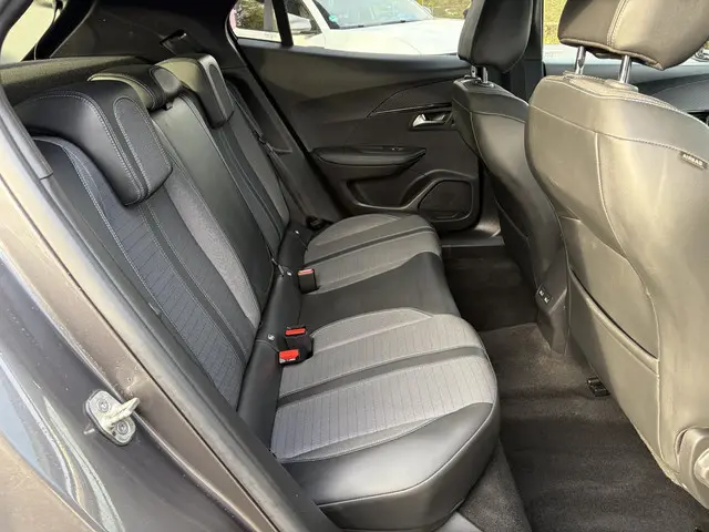 Peugeot 2008 1.2 PureTech Allure Pack 2021 Benzine 27