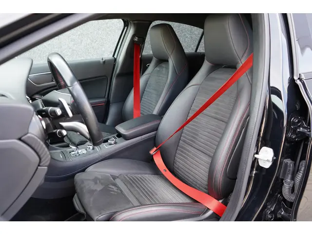 Mercedes-Benz A-Klasse AMG 45 4MATIC 2016 Benzine 14