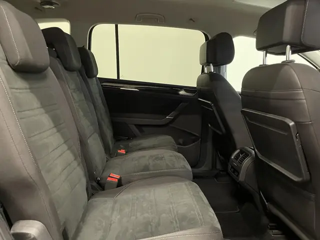 Volkswagen Touran 1.5 TSI DSG Highline 2020 Benzine 29