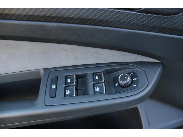 Volkswagen Golf 1.5 eTSI R-Line 2024 Benzine 20