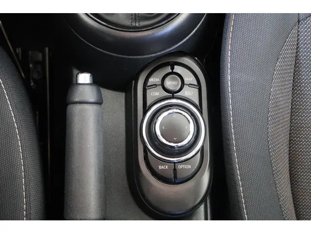 MINI 5-Deurs 1.5 Cooper Classic 2024 Benzine 20