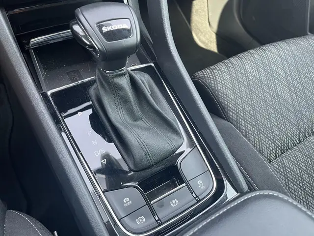 Škoda Karoq 1.5 TSi DSG ACT Elegance 2022 Benzine 26