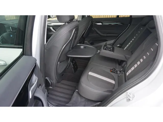 BMW X1 sDrive18i 140pk High Executive 2019 Benzine 20
