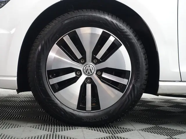 Volkswagen e-Golf Highline Aut- 2016 Elektrisch 27