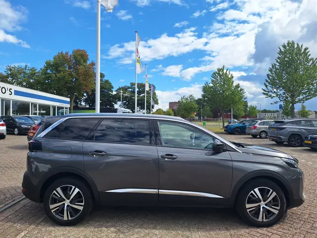 Peugeot 5008 1.2 PureTech Allure 7 persoons 2023 Benzine 7