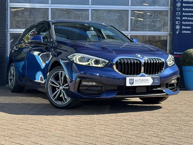 BMW 1 Serie 118i Executive Edition 2019 Benzine 35