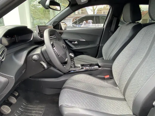 Peugeot 2008 1.2T 100pk Allure 2024 Benzine 8