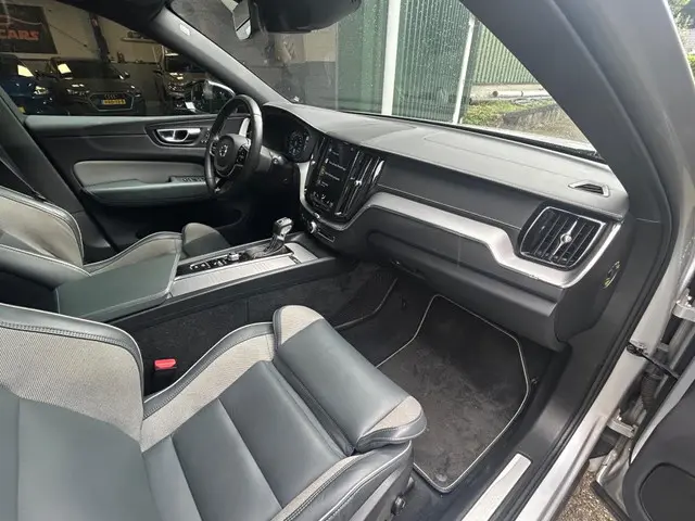 Volvo XC60 2.0 T4 Inscription R Design Pano 2019 Benzine 9