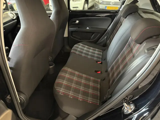 Volkswagen up! 1.0 2021 Benzine 8