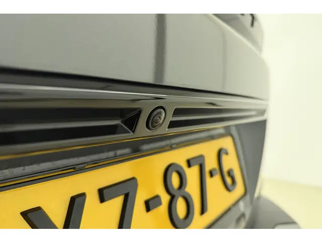 Peugeot 2008 1.2 Hybrid 145 Allure 2024 Hybride Benzine 3