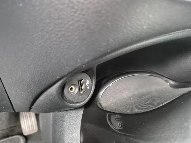Nissan Juke 1.6 Connect Edition 2015 Benzine 31
