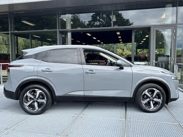Nissan QASHQAI 1.3 MHEV N-Connecta 2023 Benzine 16
