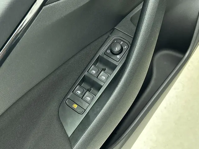 Škoda Kamiq 1.0 TSI Business Edition DSG 2025 Benzine 28