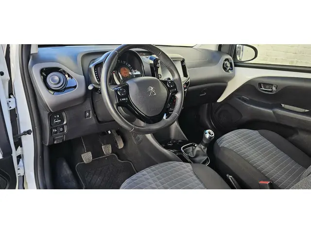 Peugeot 108 1.0 e-VTi Allure 2021 Benzine 28
