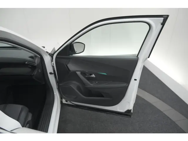 Peugeot 2008 PureTech 102 Allure Pack 2023 Benzine 61