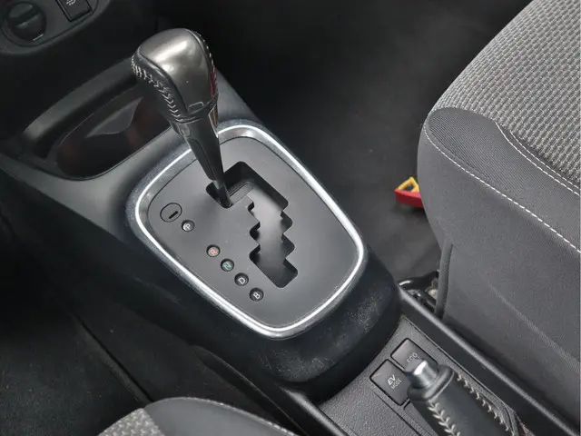 Toyota Yaris 1.5 Hybrid Comfort 2015 Hybride Benzine 19