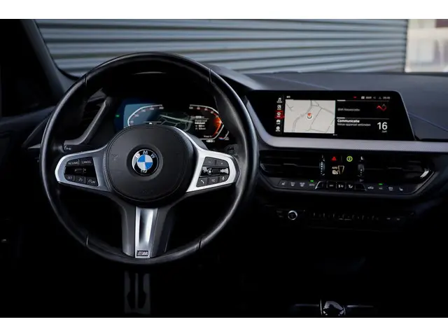 BMW 1 Serie 118i High Executive 2021 Benzine 19