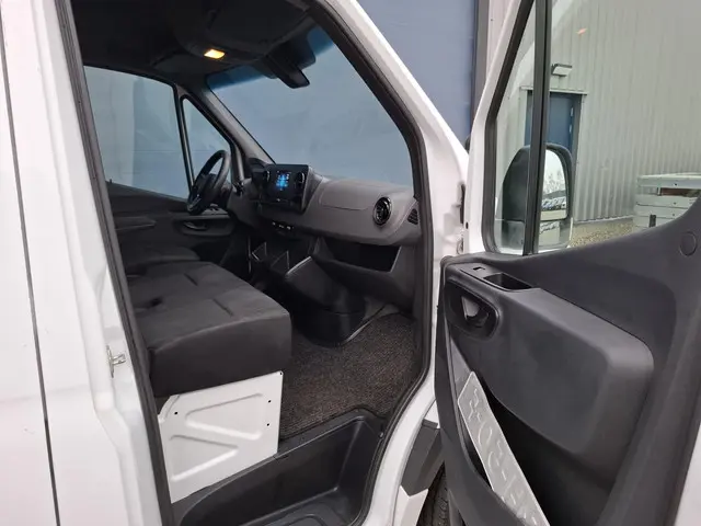 Mercedes-Benz Sprinter 211 2.2 CDI L2H2 2019 Diesel 29
