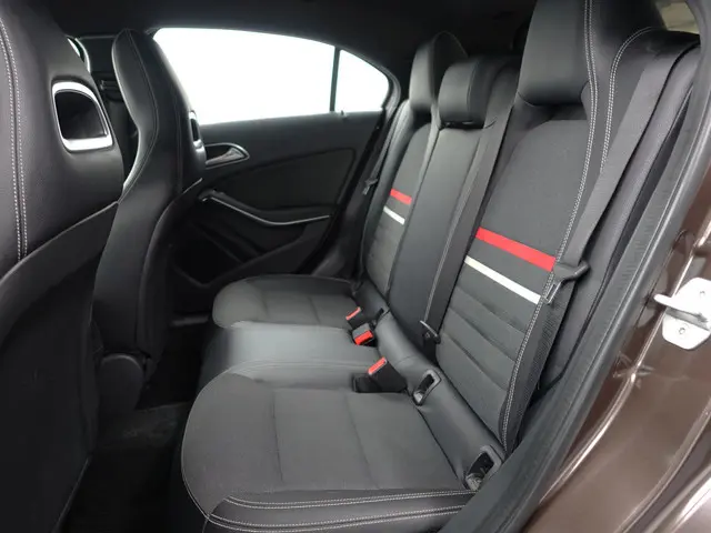 Mercedes-Benz A-Klasse 180 Prestige- 2015 Benzine 20