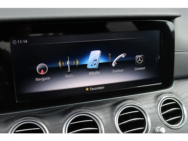 Mercedes-Benz E-Klasse 200 AMG Line | 2017 Benzine 28