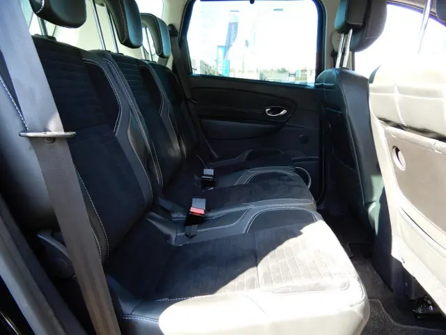 Renault Scénic Xmod 1.2 TCe Bose 2014 Benzine 14
