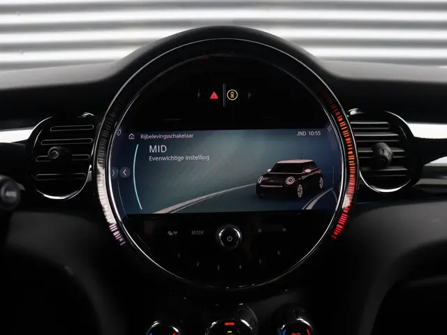 MINI 5-Deurs Cooper 2022 Benzine 26