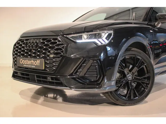 Audi Q3 35 TFSI S edition PANO | Sfeer 2023 Benzine 17