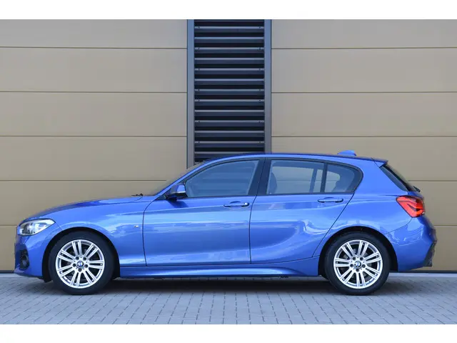 BMW 1 Serie 118i High Executive 2017 Benzine 2