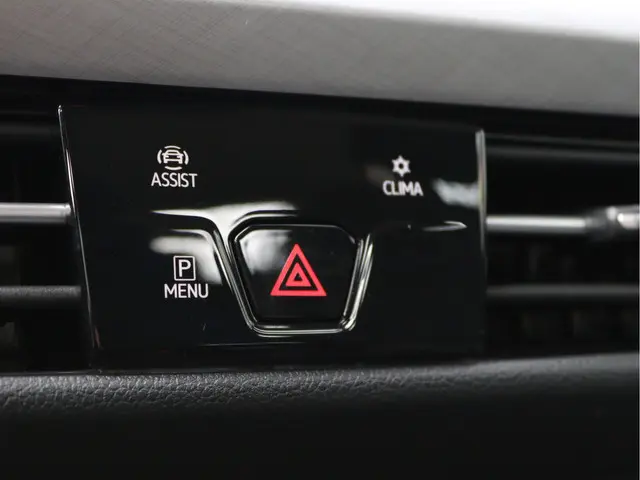 Volkswagen Golf Variant 1.0 TSI Life 2022 Benzine 45