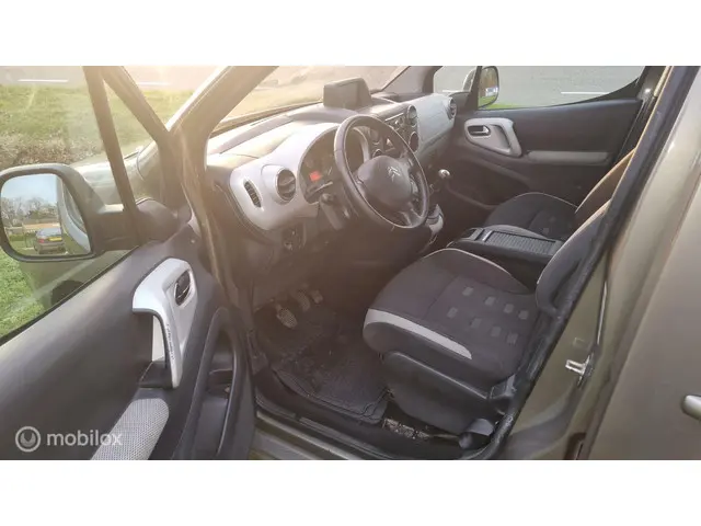 Citroën Berlingo combi 1.6 VTi XTR exclusive 2013 Benzine 10