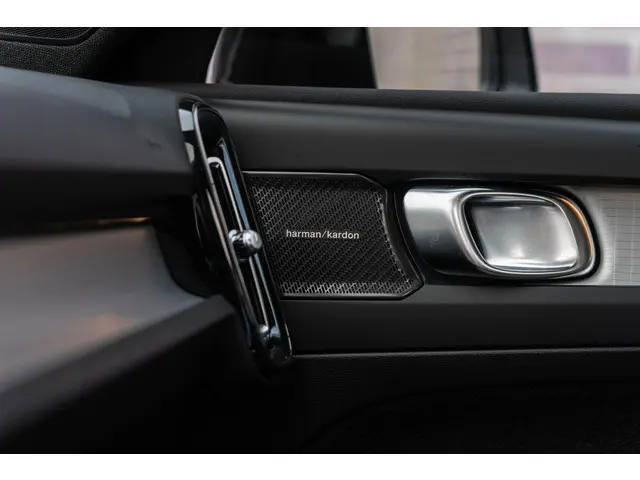 Volvo XC40 Plug-in Hybrid T5 Core 2023 Hybride Benzine 23