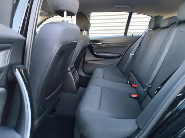 BMW 1 Serie 114i EDE Executive 2014 Benzine 18