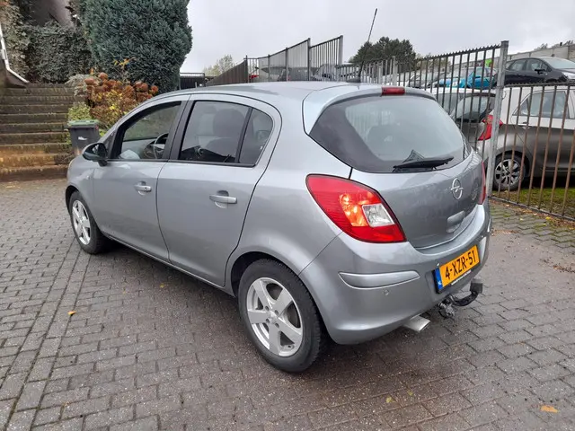 Opel Corsa 1.4-16V BlitZ 2014 Benzine 6