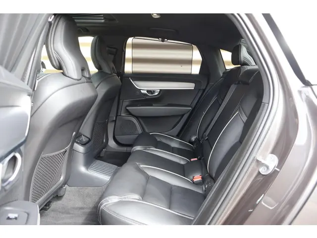Volvo S90 T8 AWD Ultimate Dark 2024 Hybride Benzine 17