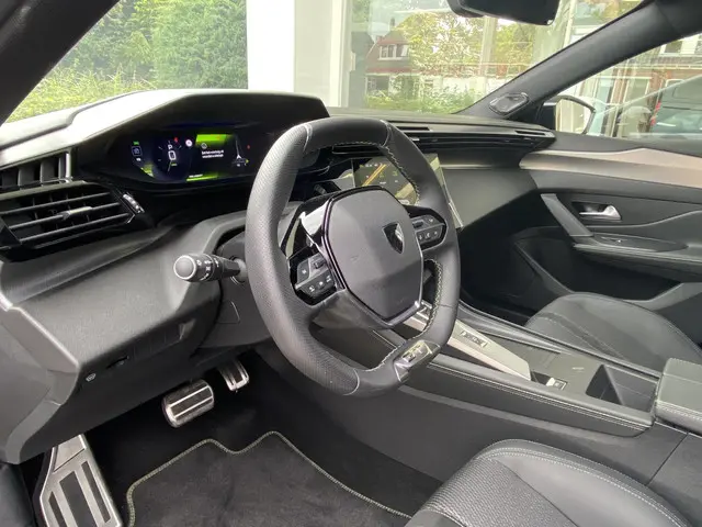Peugeot 308 1.2T 130pk Automaat GT 2024 Benzine 13