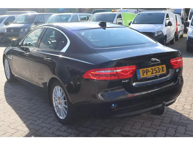 Jaguar XE 2.0 D Pure 2017 Diesel 9