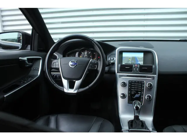 Volvo XC60 2.0 D4 FWD Polar+ 2016 Diesel 12