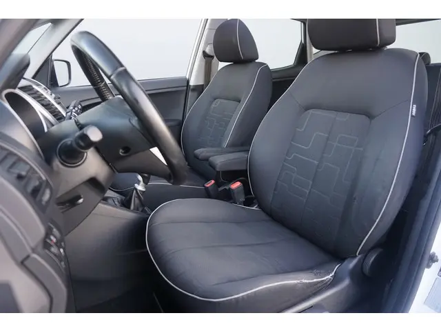 Kia Venga 1.4 CVVT Vibe 2014 Benzine 9