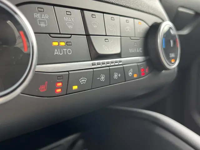 Ford Kuga 2.5 PHEV ST-Line X 2024 Hybride Benzine 31