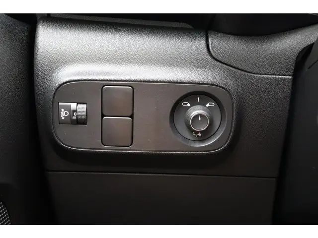 Citroën C3 1.2T 110pk Automaat Shine 2023 Benzine 26