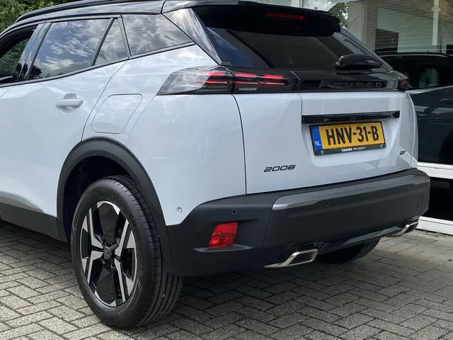 Peugeot 2008 1.2T 130pk Automaat GT 2023 Benzine 5