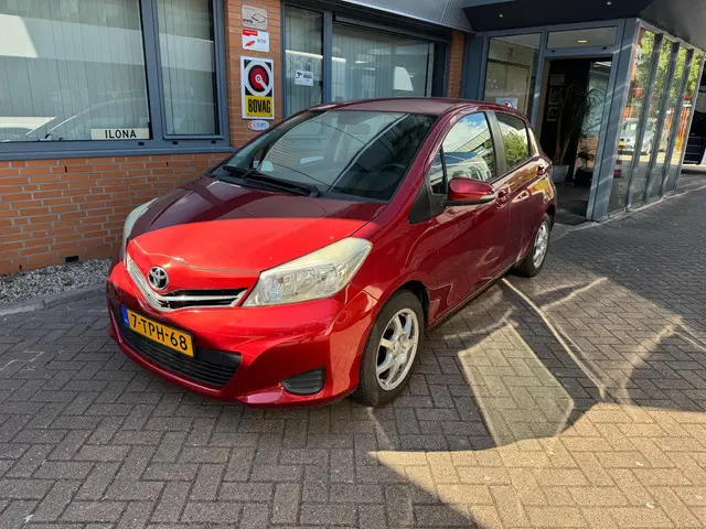 Toyota Yaris 1.0 VVT-i Now 2014 Benzine