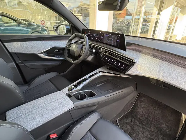 Peugeot 3008 1.2 Hybrid 145 GT 2025 Hybride Benzine 15