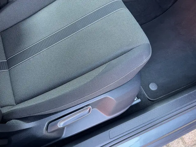 Volkswagen T-Roc 1.5 TSI Life Business 2024 Benzine 30