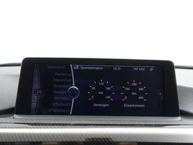 BMW 3 Serie 328i High Executive Aut- 2013 Benzine 13
