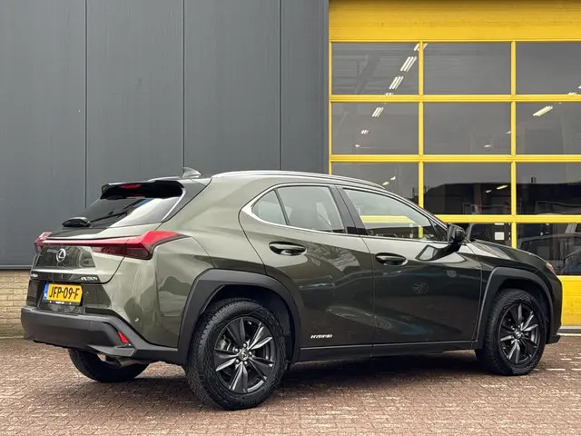 Lexus UX 250h 2022 Hybride Benzine 4