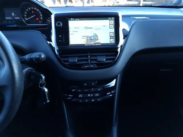 Peugeot 208 1.2 VTi Envy / NAV / CruiseC / CLIMA 2013 Benzine 7