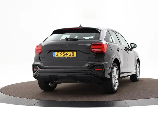 Audi Q2 35 Tfsi 150pk S-tronic S Edition 2024 Benzine 2